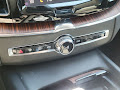 2023 Volvo XC60 B5 Ultimate Bright Theme