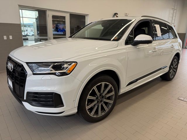 2023 Audi Q7 45 Premium Plus