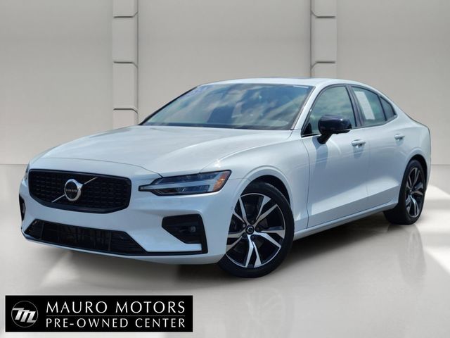 2024 Volvo S60 B5 Plus Dark Theme